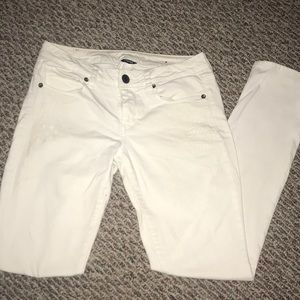 American eagle white jeans with design
